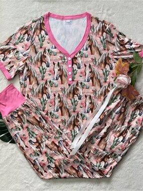 Women's Pink Horse Print Pajama Set
